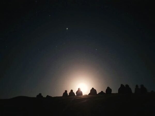 Caminata bajo la luna llena - Image 3